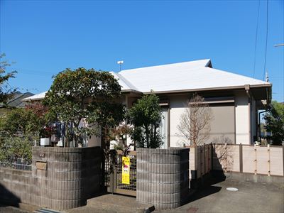 木更津市大久保で、日本ペイントのパーフェクトシリーズ(屋根ホワイト、外壁ND-110)を使用して屋根・外壁塗装工事を実施